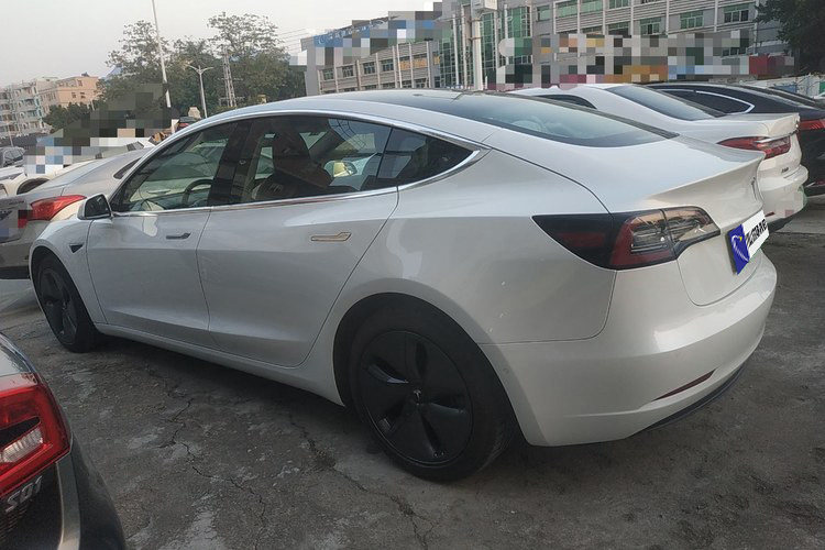 Tesla Model 3 460KM